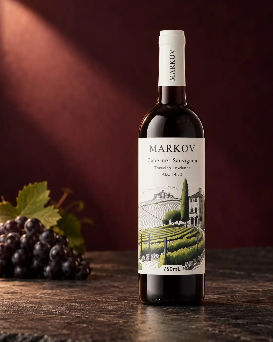 Бутилка Markov Cabernet Sauvignon, Тракийска низина, с бял етикет и илюстрация на лозе в стил гравюра, до грозде